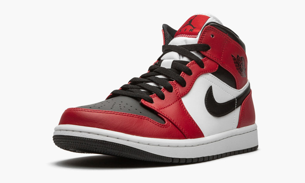 "Chicago Black Toe" Air Jordan 1 Mid - product image from the listing.