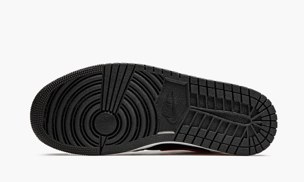 "Chile Red" Air Jordan 1 Mid - product image from the listing.