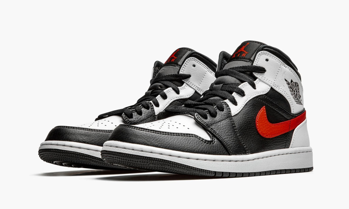 "Chile Red" Air Jordan 1 Mid - product image from the listing.
