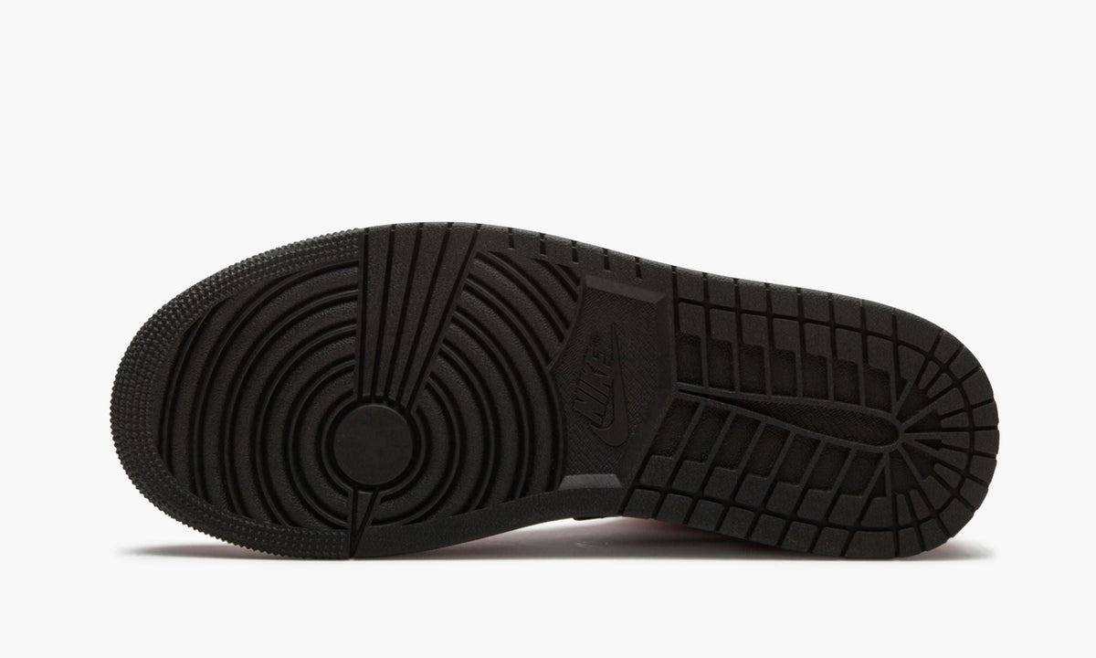 Chicago Black Toe - Air Jordan 1 Mid - product image from the listing.