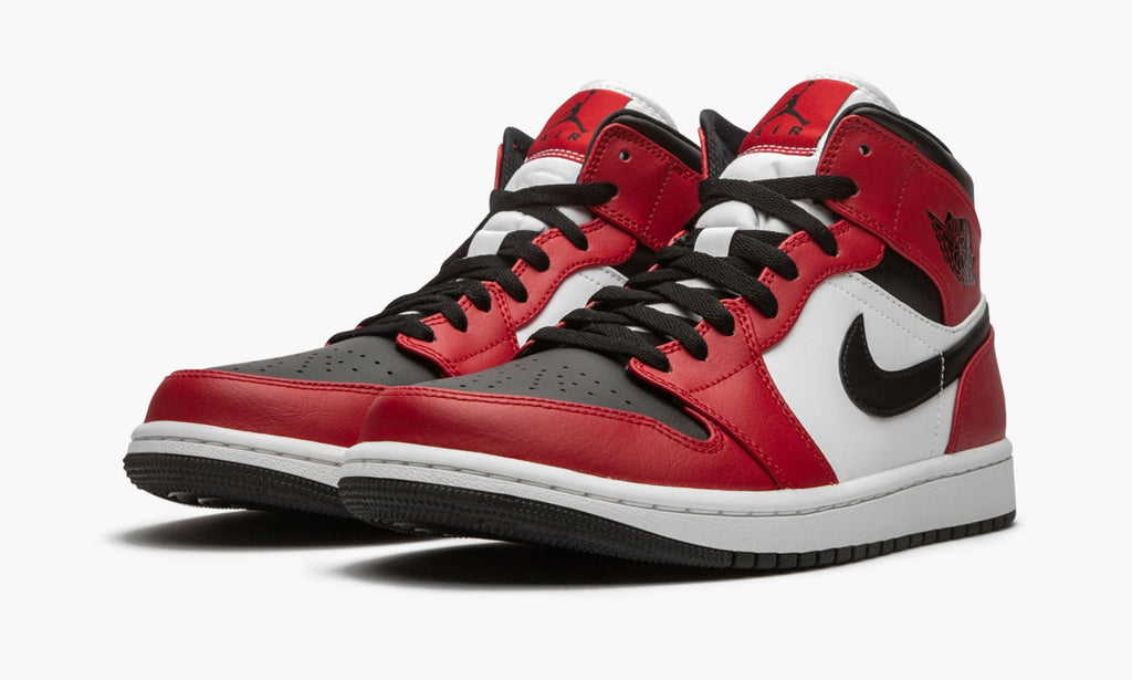 Chicago Black Toe - Air Jordan 1 Mid - product image from the listing.