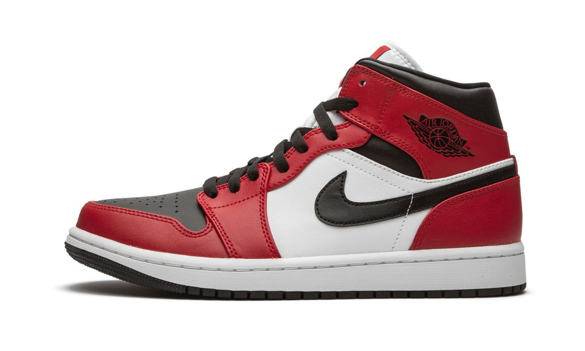 Chicago Black Toe - Air Jordan 1 Mid - product image from the listing.