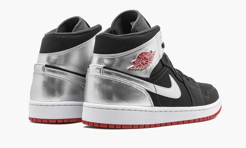Johnny Kilroy - Air Jordan 1 Mid - product image from the listing.