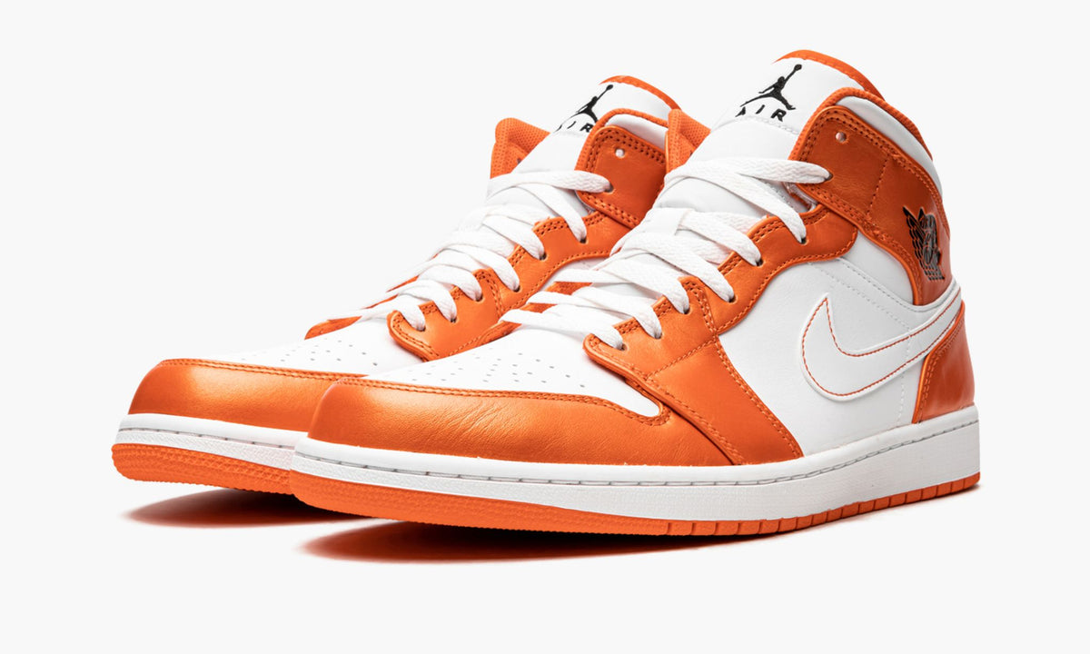 "Electro Orange" Air Jordan 1 Mid SE - product image from the listing.