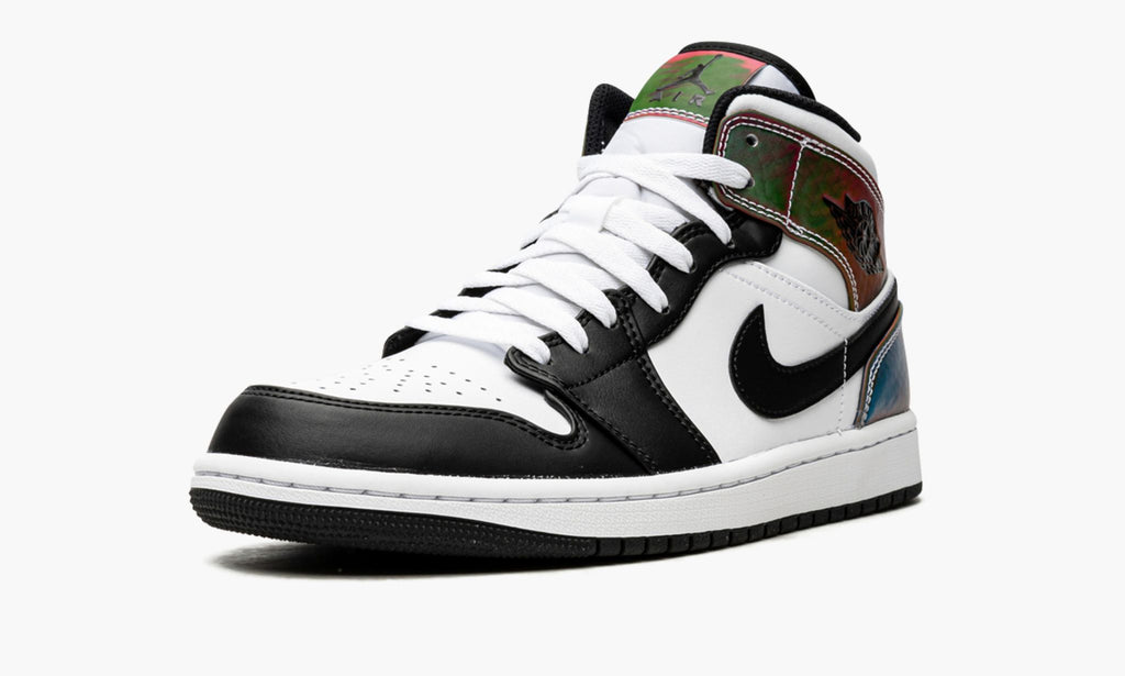 "Heat Reactive" Air Jordan 1 Mid SE - product image from the listing.