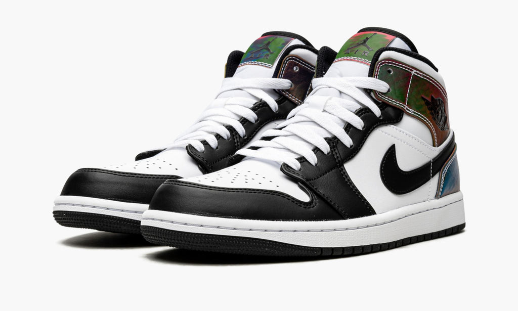 "Heat Reactive" Air Jordan 1 Mid SE - product image from the listing.
