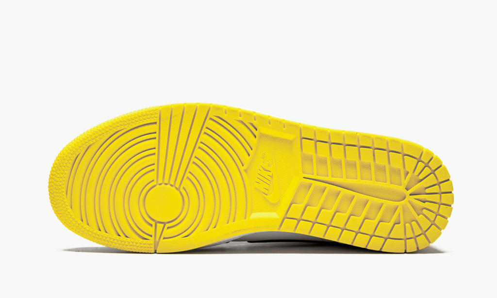 "Yellow Toe" Air Jordan 1 MID SE - product image from the listing.