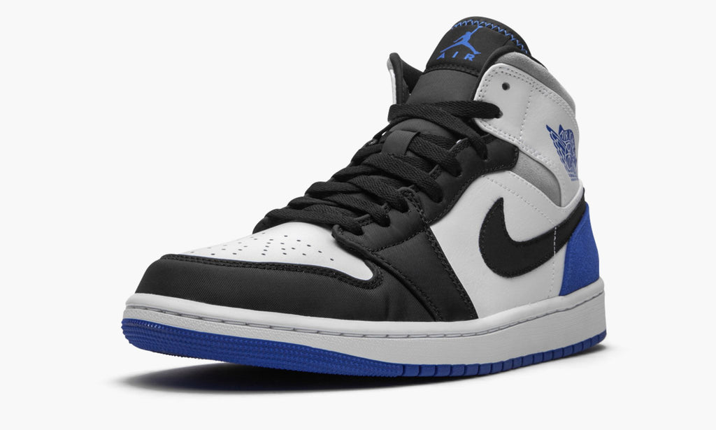 Game Royal Black Toe - Air Jordan 1 Mid SE - product image from the listing.
