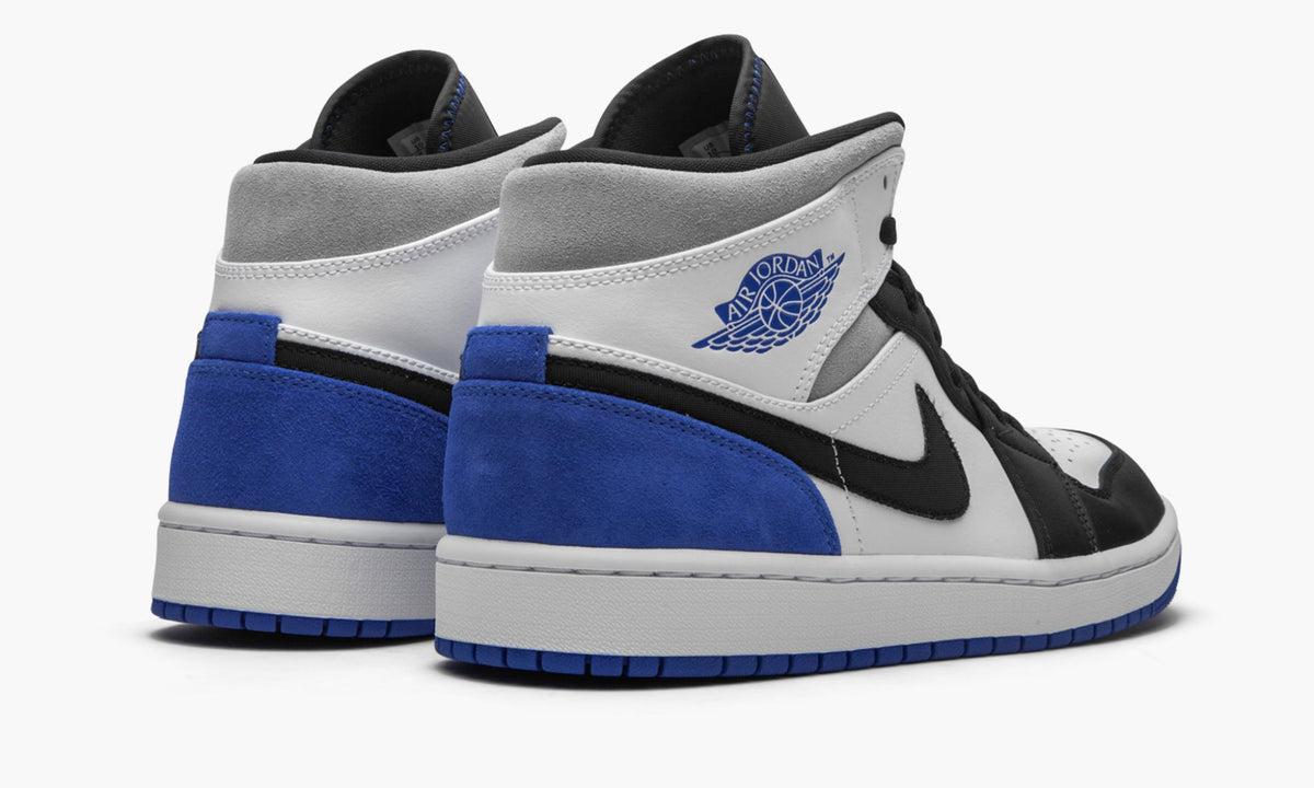 Game Royal Black Toe - Air Jordan 1 Mid SE - product image from the listing.