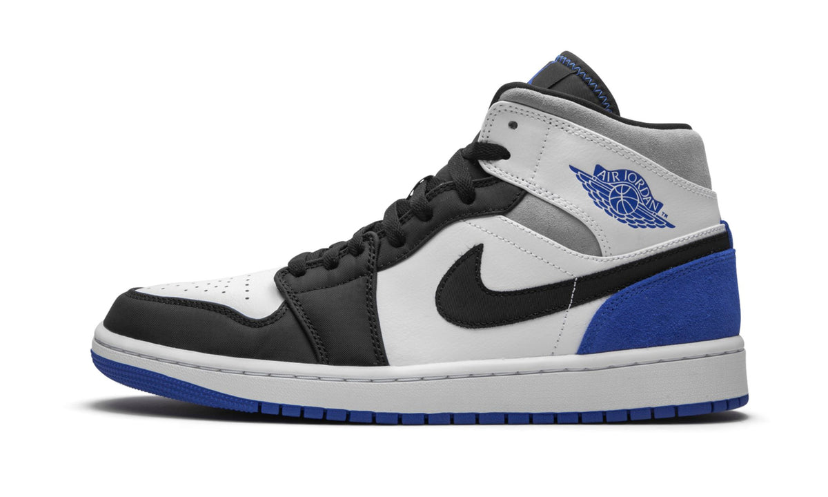 Game Royal Black Toe - Air Jordan 1 Mid SE - product image from the listing.