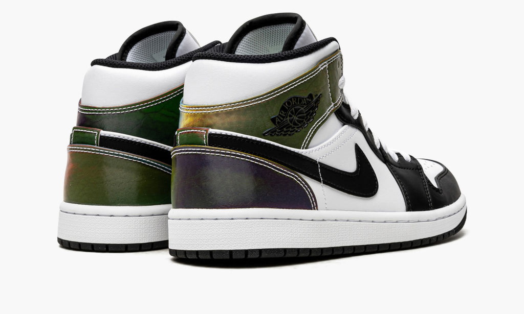 Heat Reactive - Air Jordan 1 Mid SE - product image from the listing.