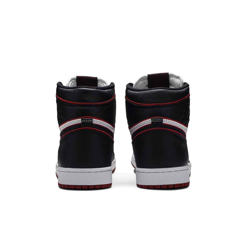 "Bloodline" Air Jordan 1 Retro High OG 555088-062 - product image from the listing.