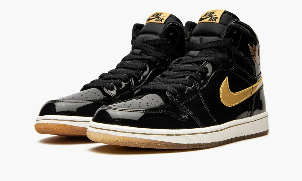 "Black/Metallic Gold" Air Jordan 1 Retro High OG - product image from the listing.