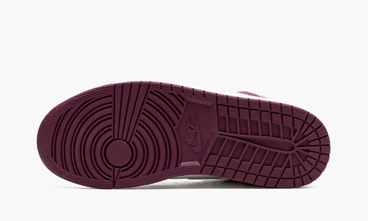"Bordeaux" Air Jordan 1 Retro High OG - product image from the listing.