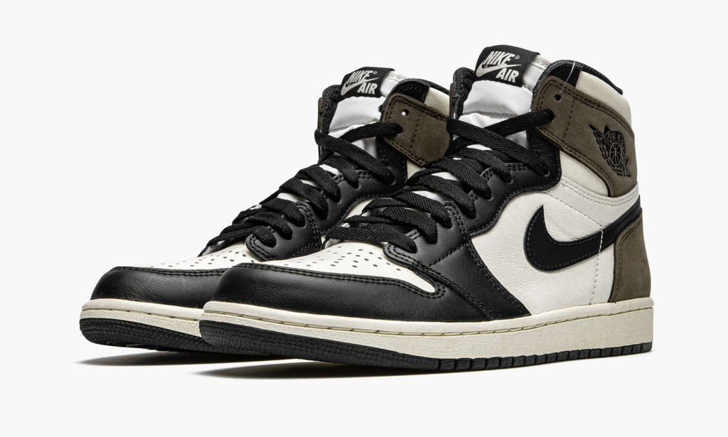"Dark Mocha" Air Jordan 1 Retro High OG - product image from the listing.