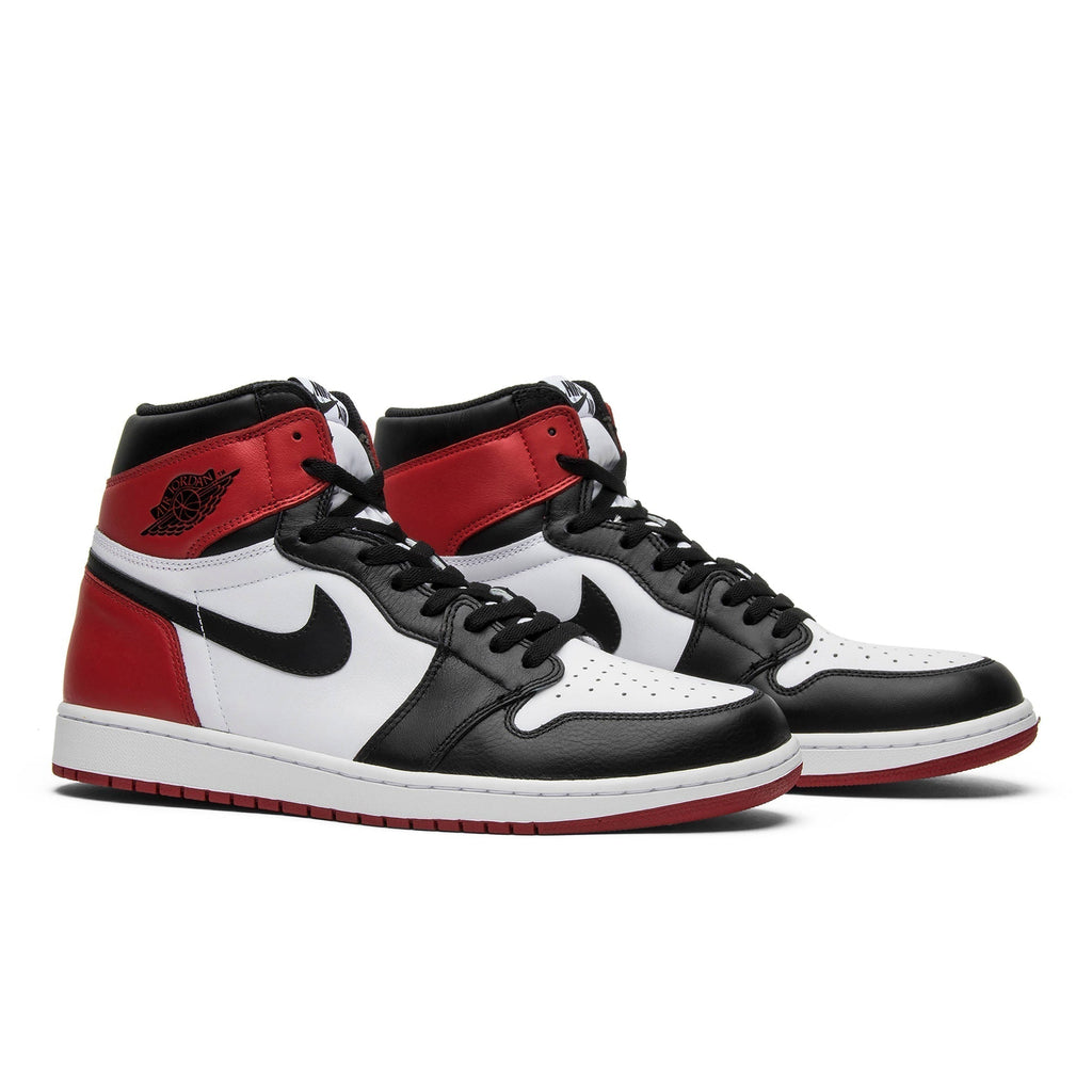 Black Toe 2016 - Air Jordan 1 Retro High OG 555088-125 - product image from the listing.