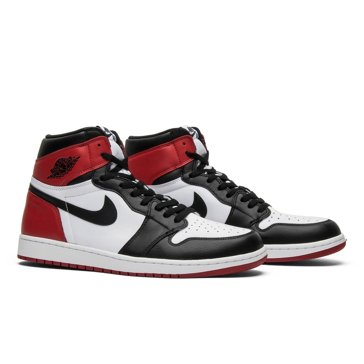 Black Toe 2016 - Air Jordan 1 Retro High OG 555088-125 - product image from the listing.
