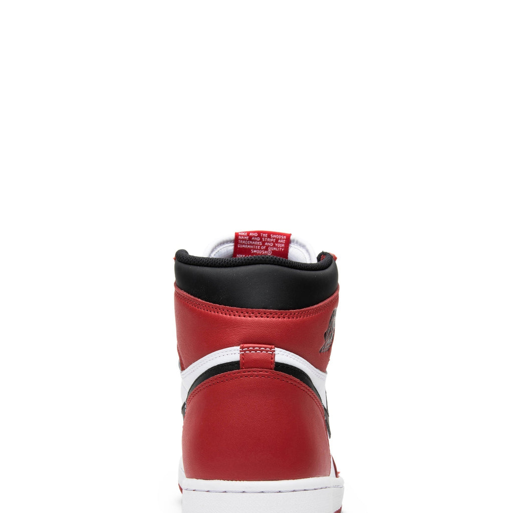 Chicago 2015 - Air Jordan 1 Retro High OG 555088-101 - product image from the listing.