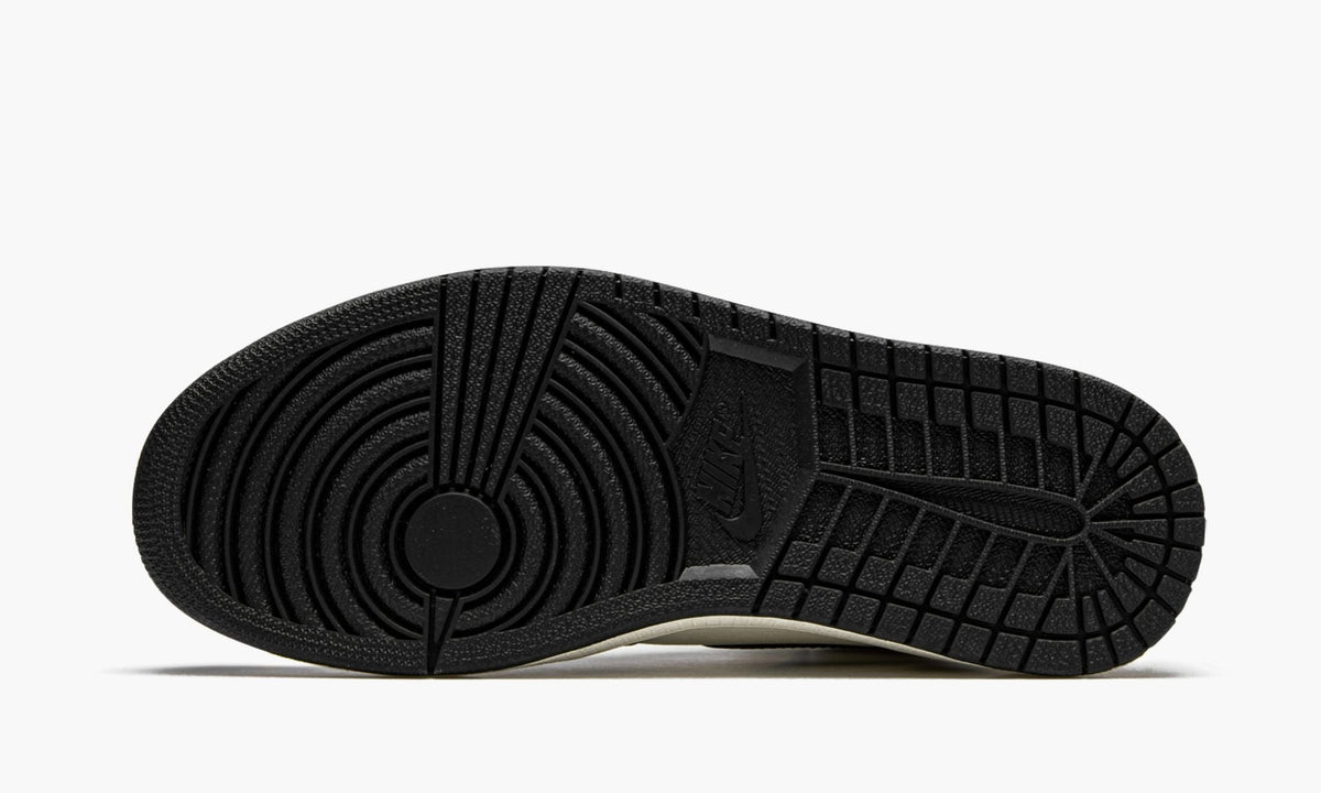 Air Jordan 1 Retro High OG in Dark Mocha - product image from the listing.
