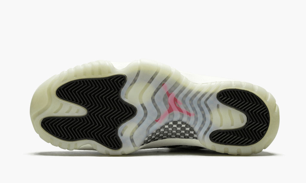 "Snakeskin Light Bone" Air Jordan 11 Retro Low - product image from the listing.