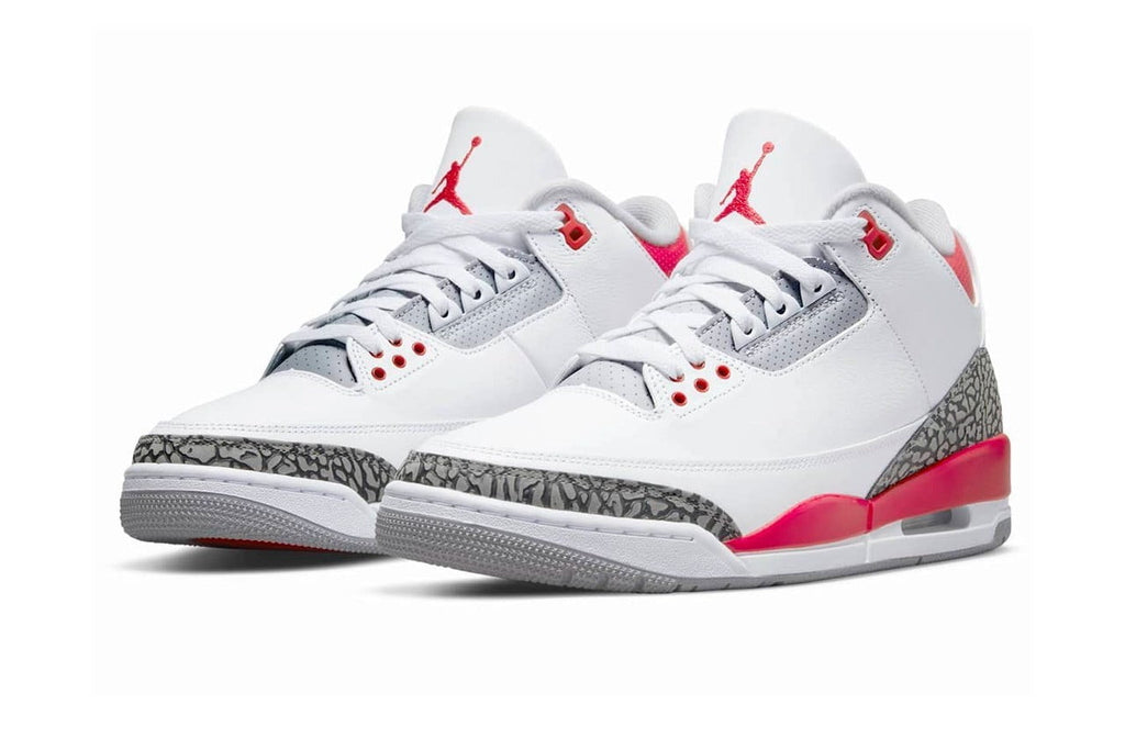 Fire Red (2022) - Air Jordan 3 Retro - product image from the listing.