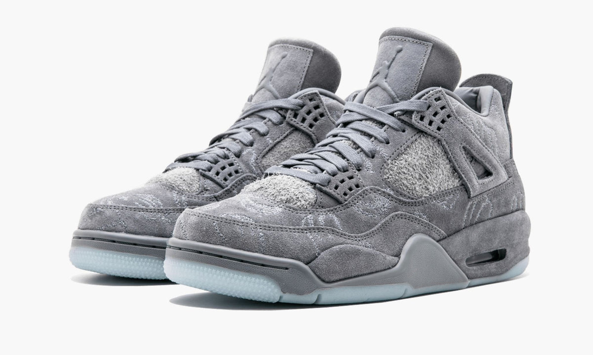"KAWS" Air Jordan 4 Retro Kaws - product image from the listing.