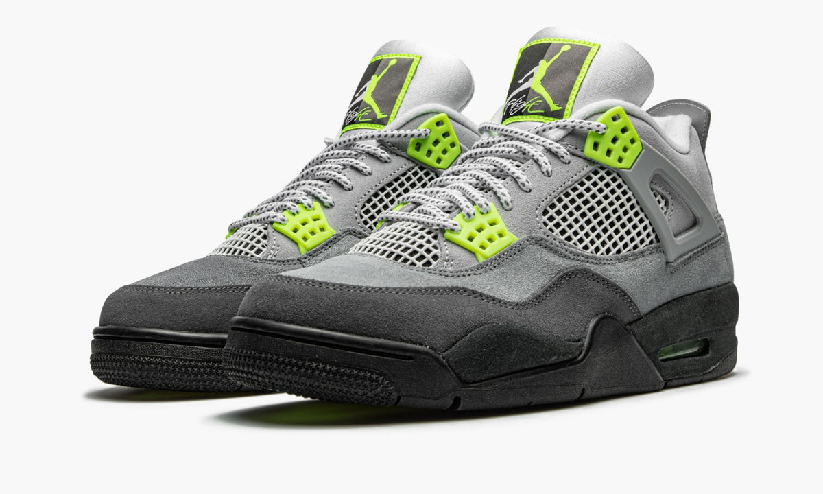 Neon - Air Jordan 4 Retro SE - product image from the listing.