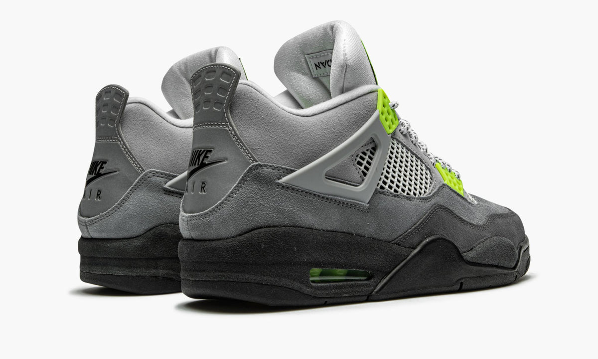 Neon - Air Jordan 4 Retro SE - product image from the listing.