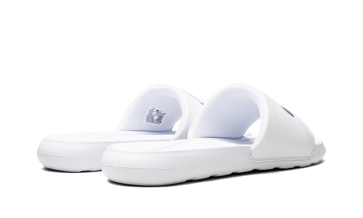 "Slide" Victori Slide CN9675 102 - product image from the listing.