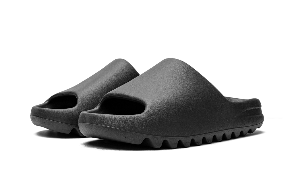 "Onyx 2022/2023" Yeezy Slide HQ6448 - product image from the listing.