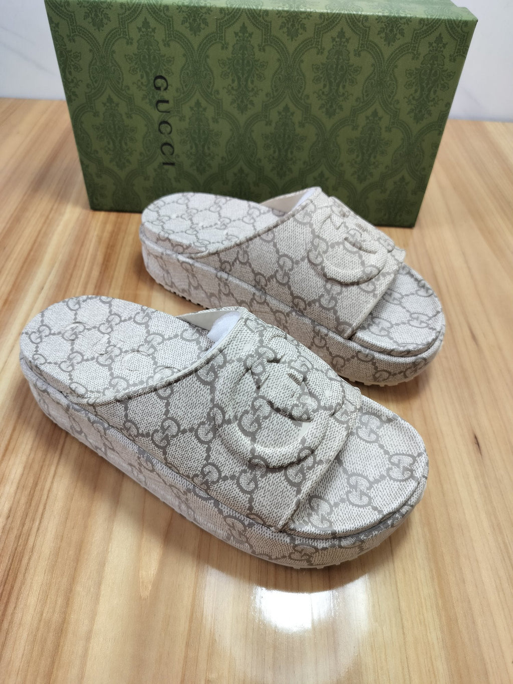 S6 - 2023 GG Thick Sole Slippers - product image from the listing.