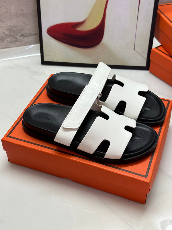 MJHS1 Unisex Slippers in Leather - product image from the listing.