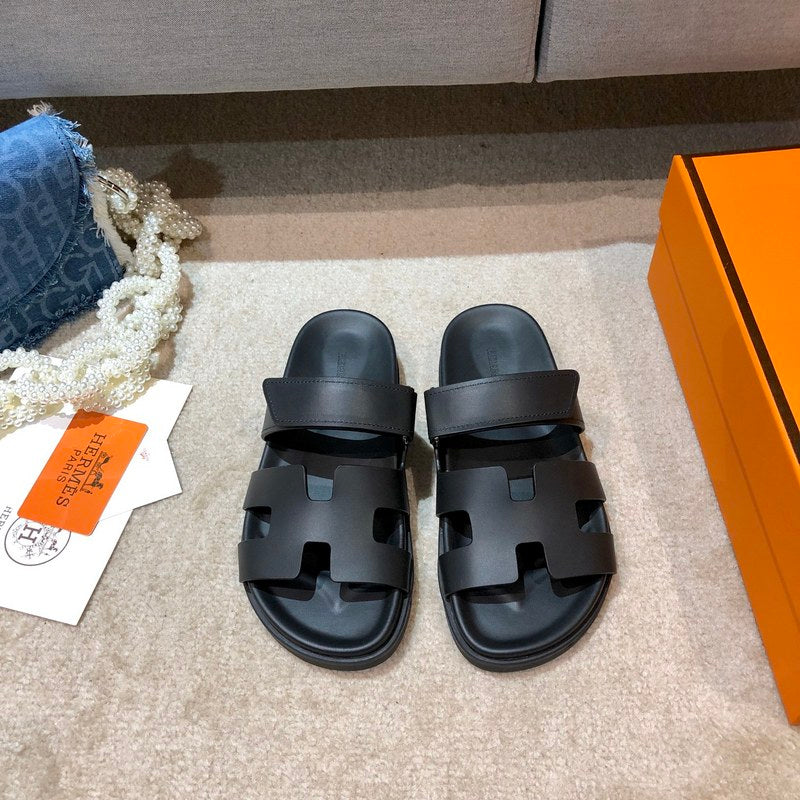 MJHS1 Unisex Slippers in Leather - product image from the listing.