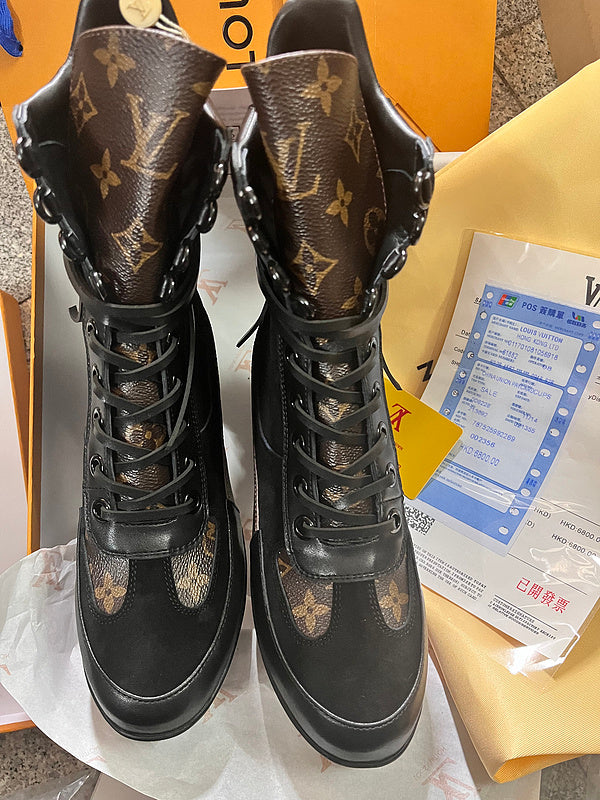 LVSS1 Lady fine quality 35-42 Footwear With box - product image from the listing.