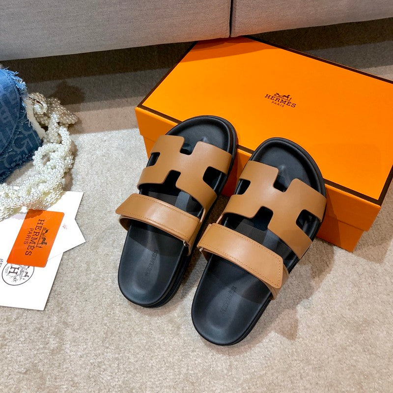 MJHS1 Unisex Slippers in Leather - product image from the listing.