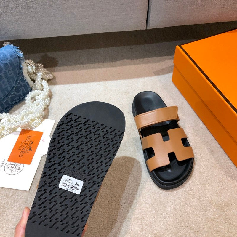 MJHS1 Unisex Slippers in Leather - product image from the listing.