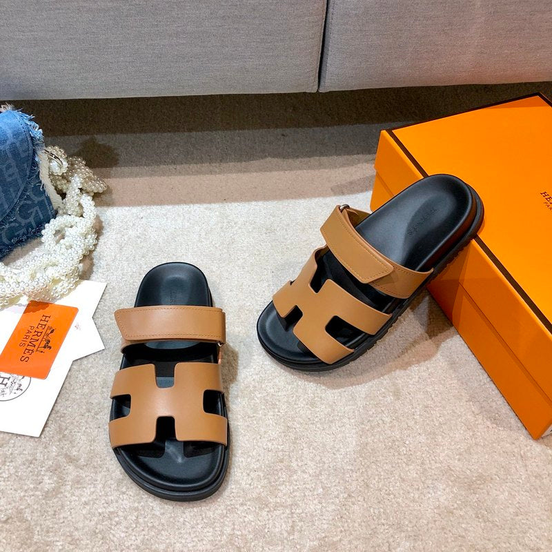 MJHS1 Unisex Slippers in Leather - product image from the listing.