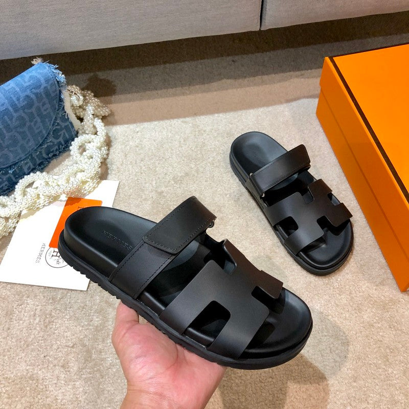 MJHS1 Unisex Slippers in Leather - product image from the listing.