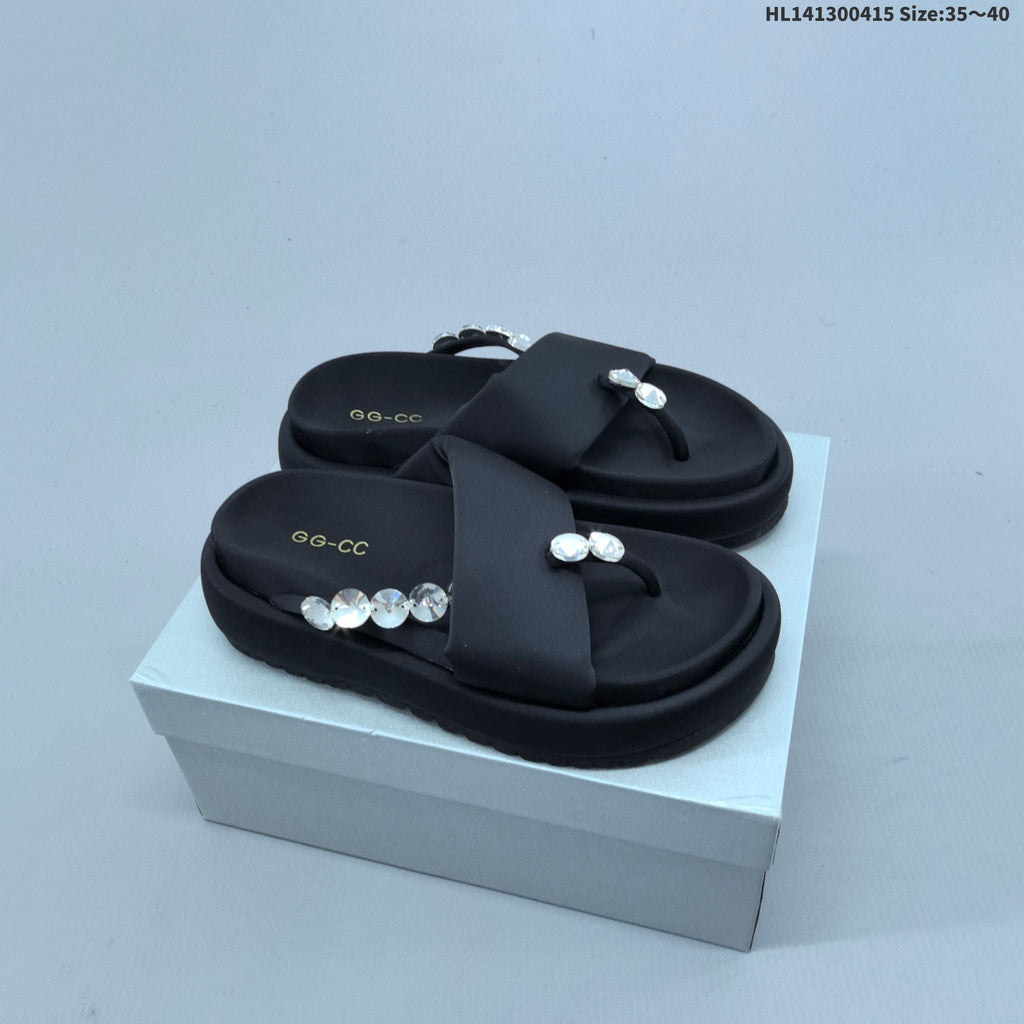 GG-CC Black Platform Thong Sandals with Embellishment - product image from the listing.