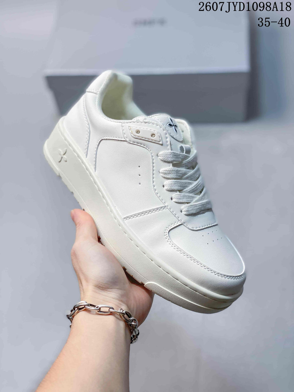 SMFK 711580EWO Low-Top Sneakers in White - product image from the listing.