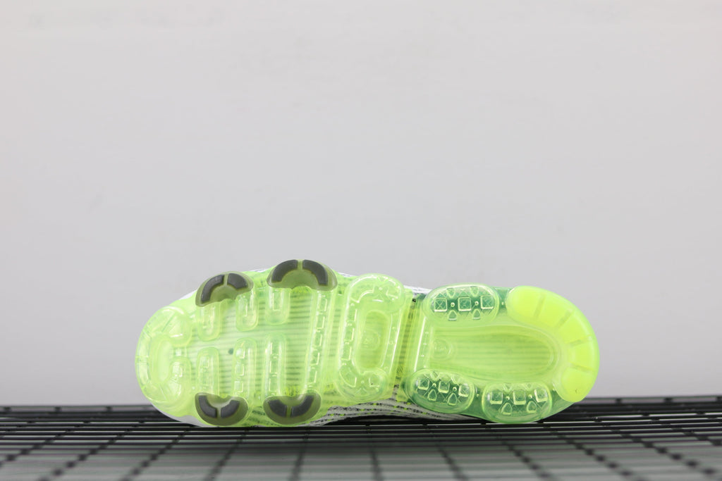 Nike Air VaporMax Flyknit 3 AJ6900-100 Trainers - product image from the listing.