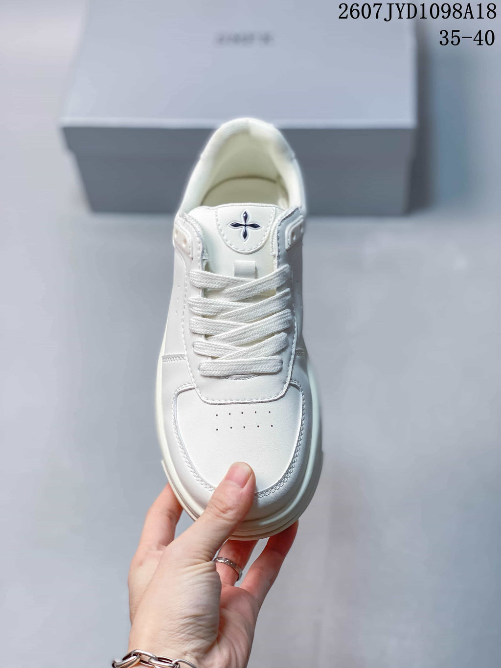 SMFK 711580EWO Low-Top Sneakers in White - product image from the listing.