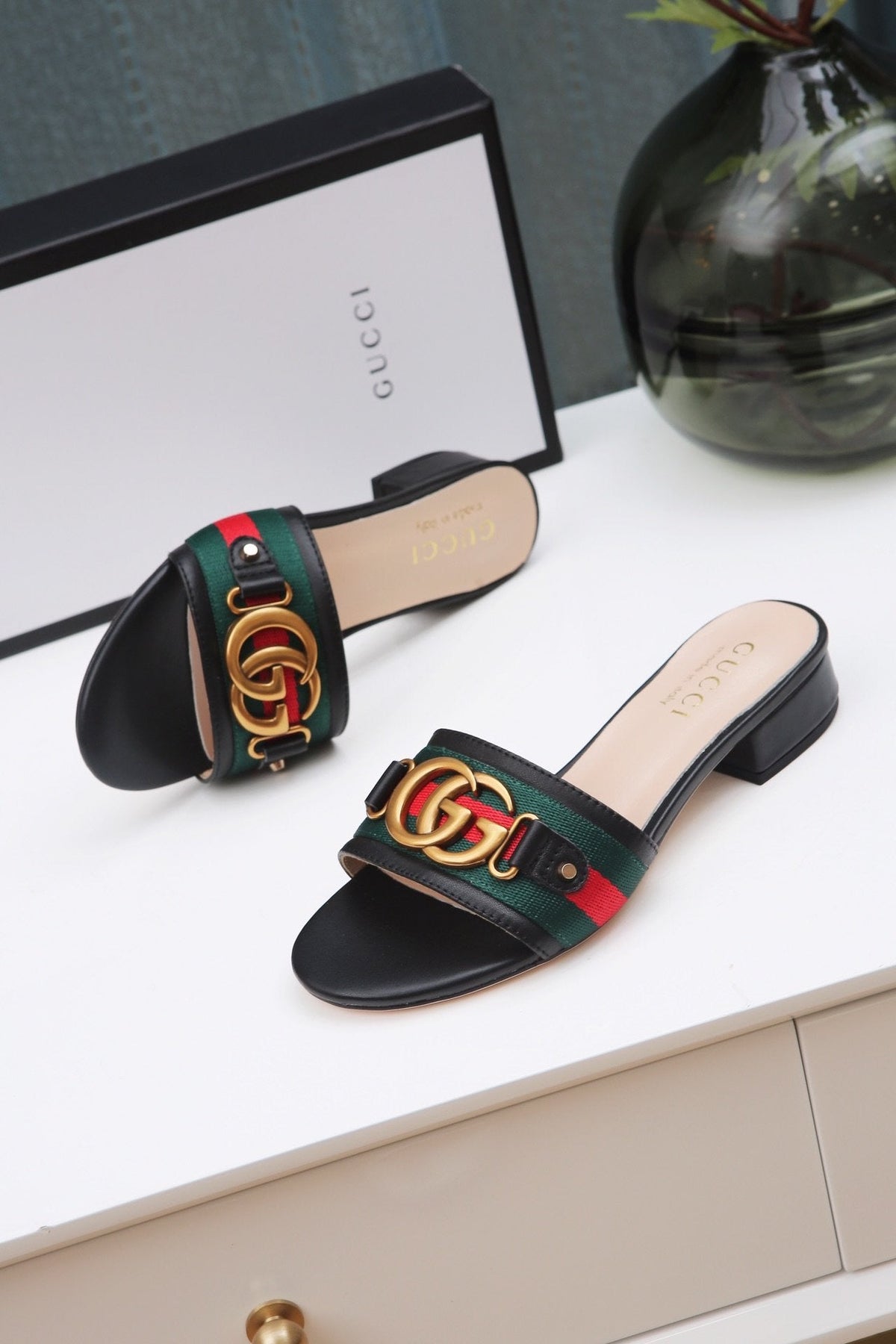 slides by Gucci - product photo shown in the listing for this item.
