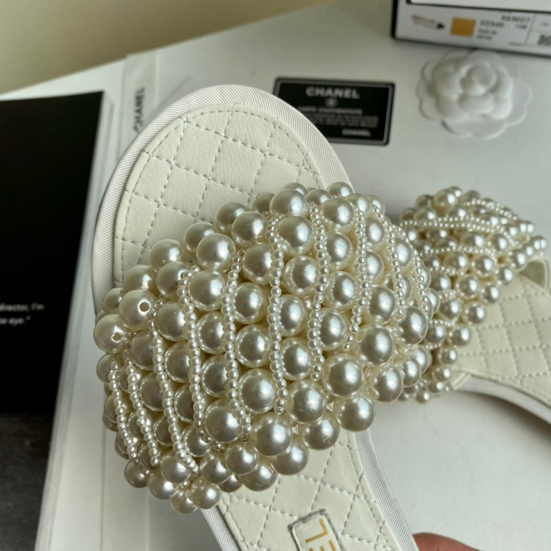 slides 2021 35-40 by Chanel - product image from the listing.