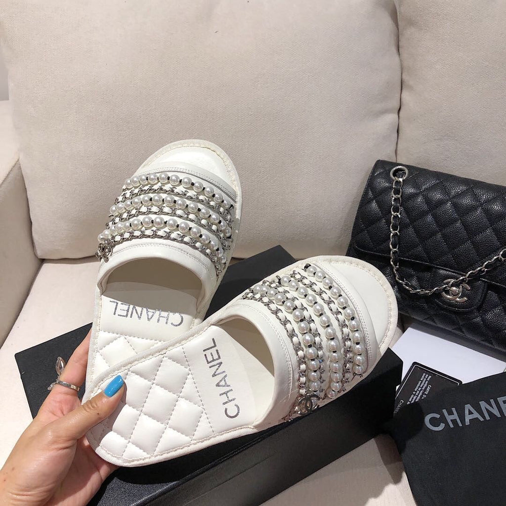 slides 2colors by Chanel - product photo shown in the listing for this item.