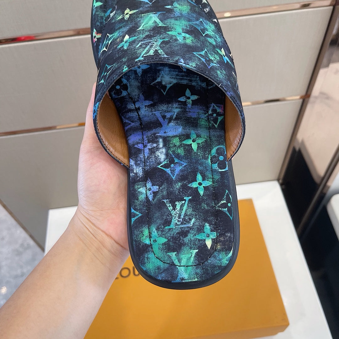 Men's Louis Vuitton Slippers - product image from the listing.