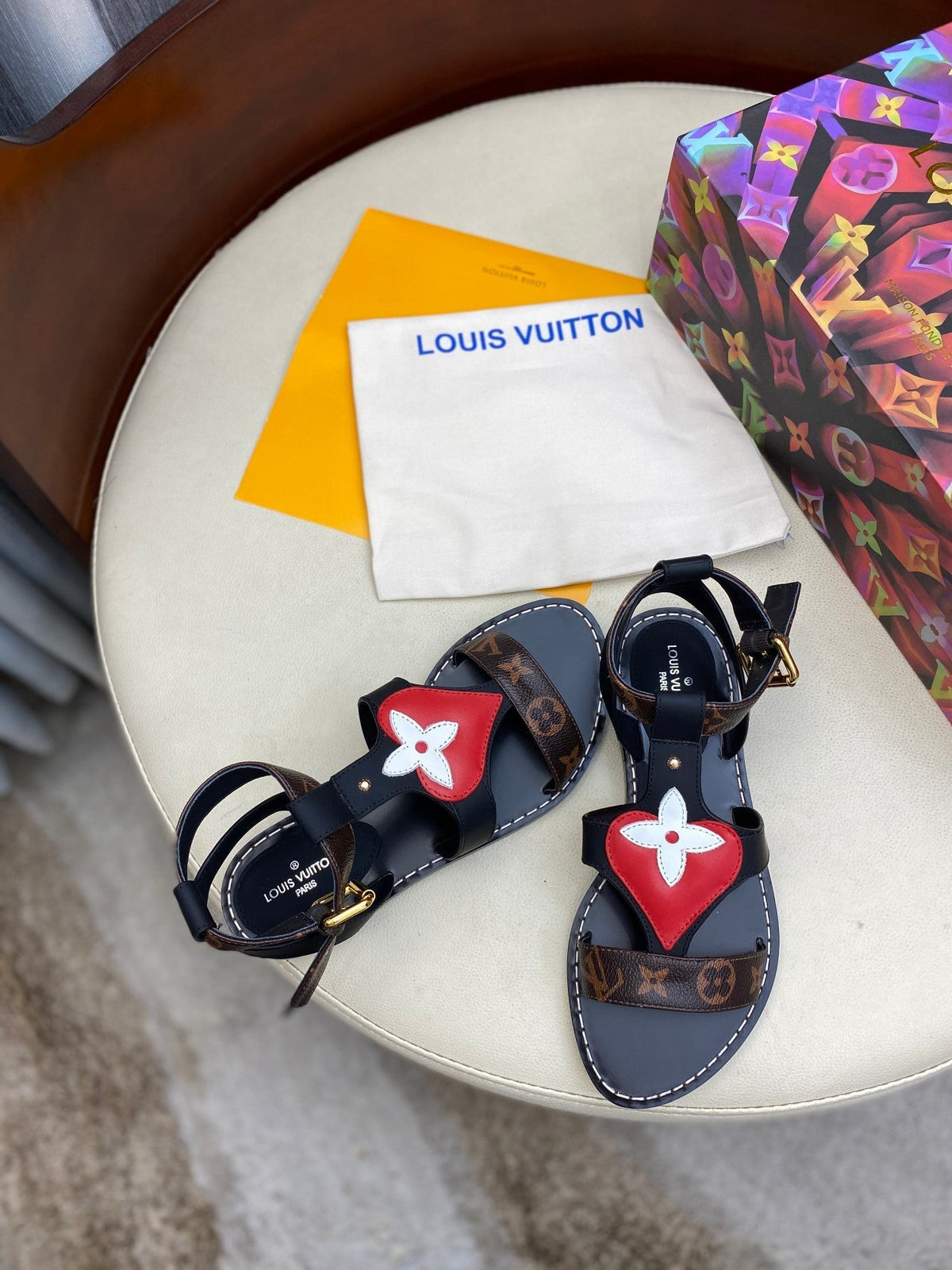 slides by Lv - product photo shown in the listing for this item.