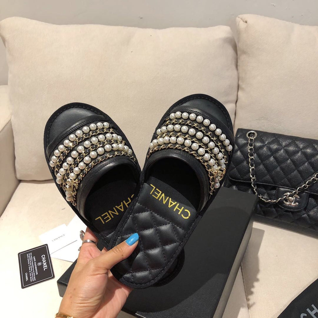 slides 2colors by Chanel - product photo shown in the listing for this item.