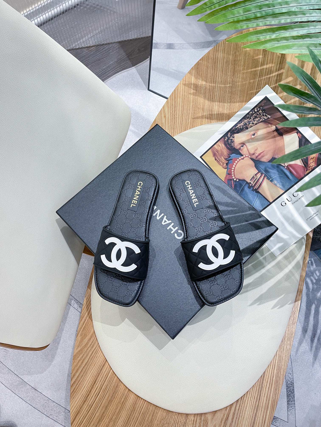 slides 2021 36-40 by Chanel - product image from the listing.