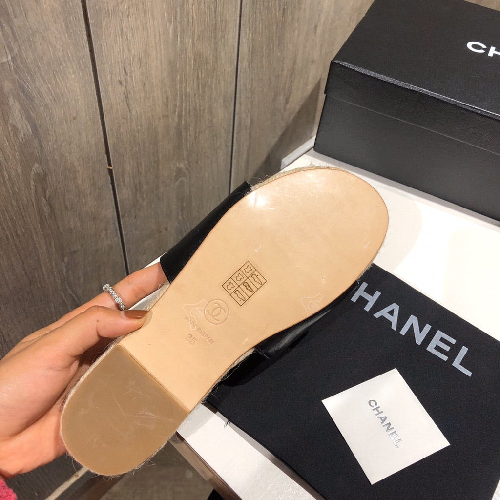 slides by Chanel - product photo shown in the listing for this item.
